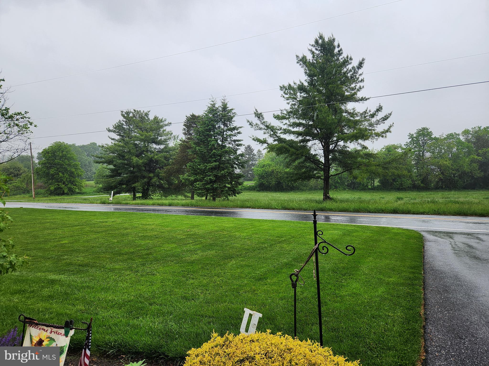 208 Oberholtzer Road Elizabethtown, PA 17022 - Photo 8 of 34 a backyard of a house with lots of green space
