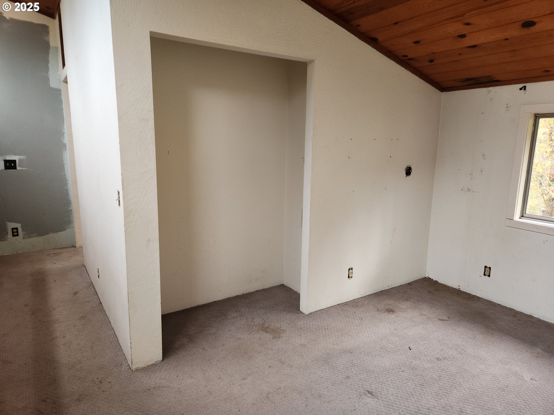 24626 Demming Ridge Road Elmira, OR 97437 - Photo 14 of 41