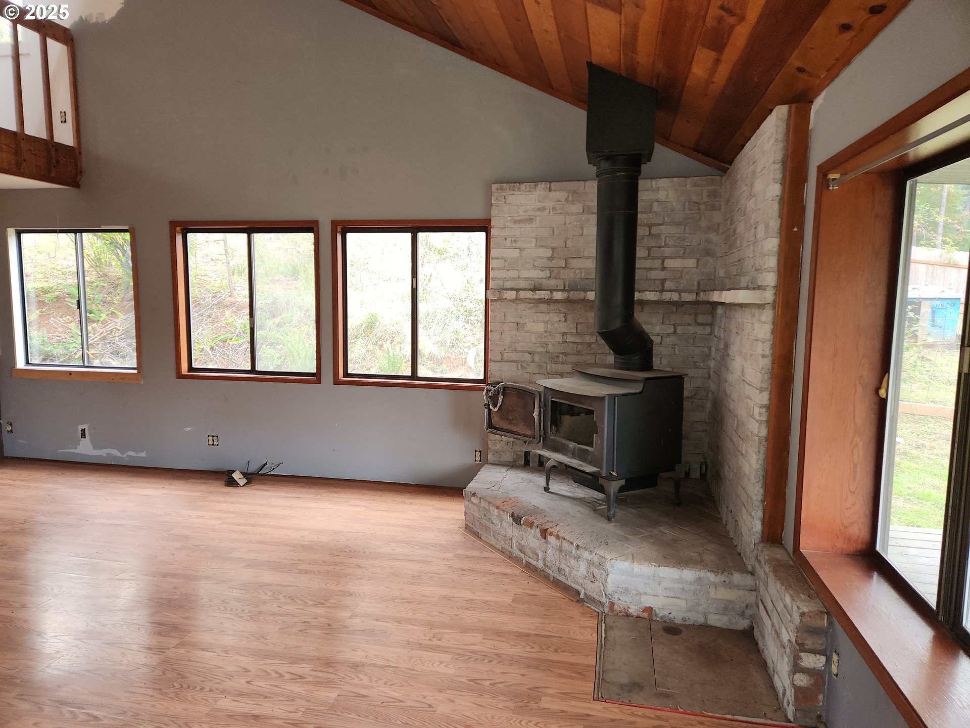 24626 Demming Ridge Road Elmira, OR 97437 - Photo 5 of 41