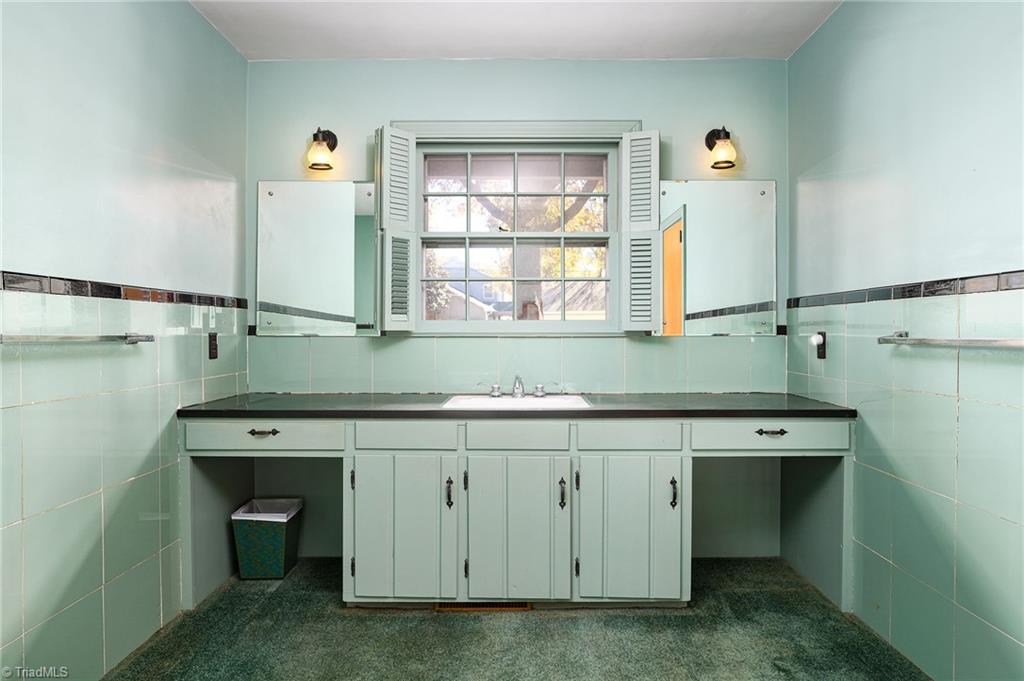 1706 Windsor Drive High Point, NC 27262 - Photo 16 of 25