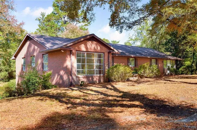 $299,900 | 1706 Windsor Drive, High Point, NC 27262