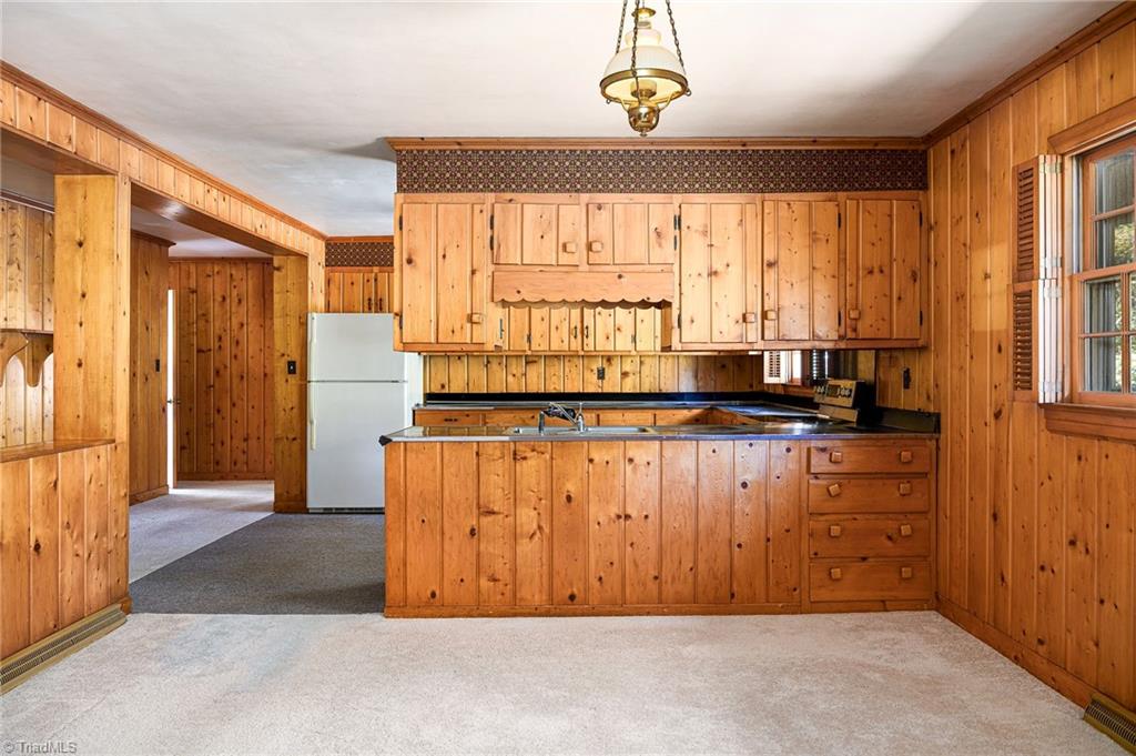 1706 Windsor Drive High Point, NC 27262 - Photo 9 of 25