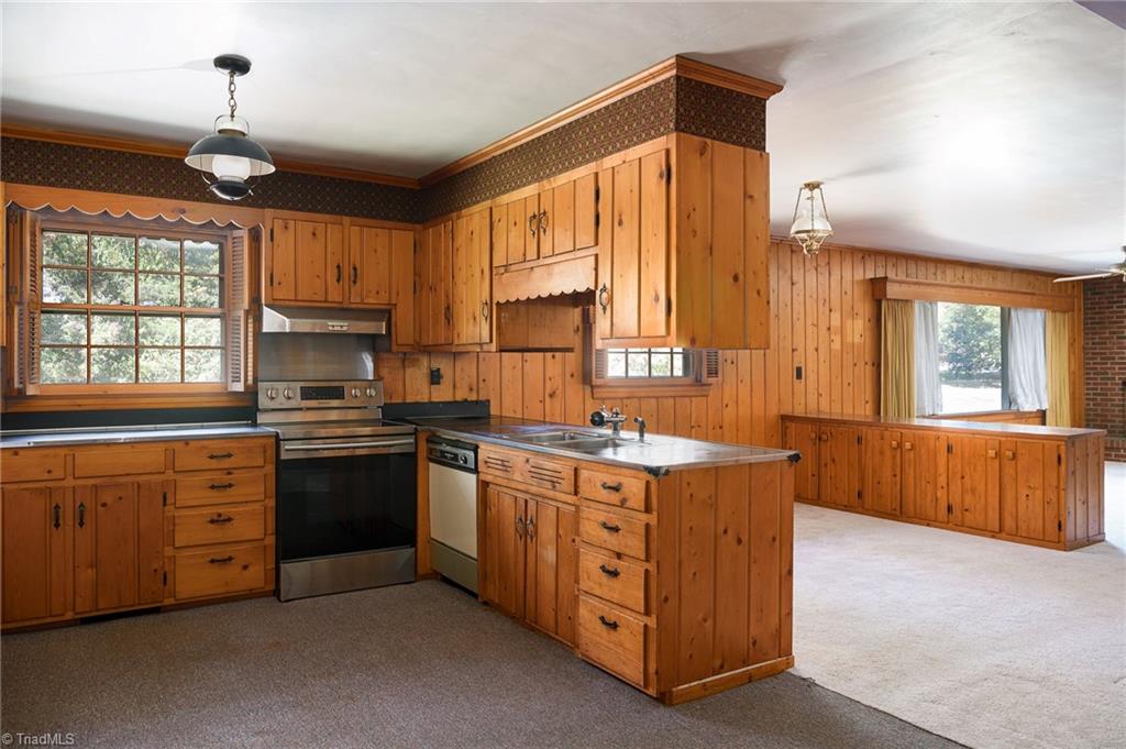 1706 Windsor Drive High Point, NC 27262 - Photo 10 of 25