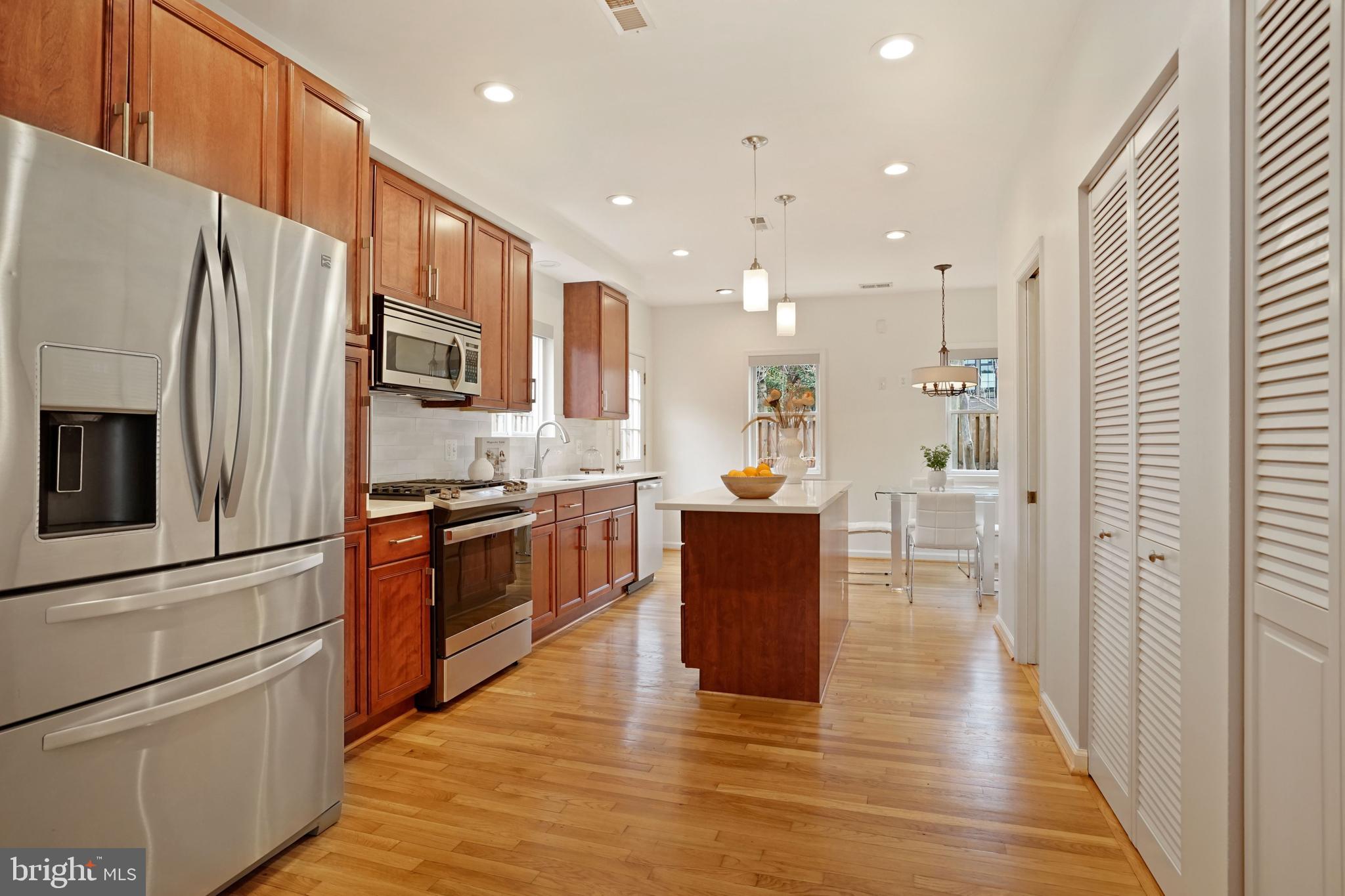 468 Ridge Street Northwest Washington, DC 20001 - Photo 21 of 35