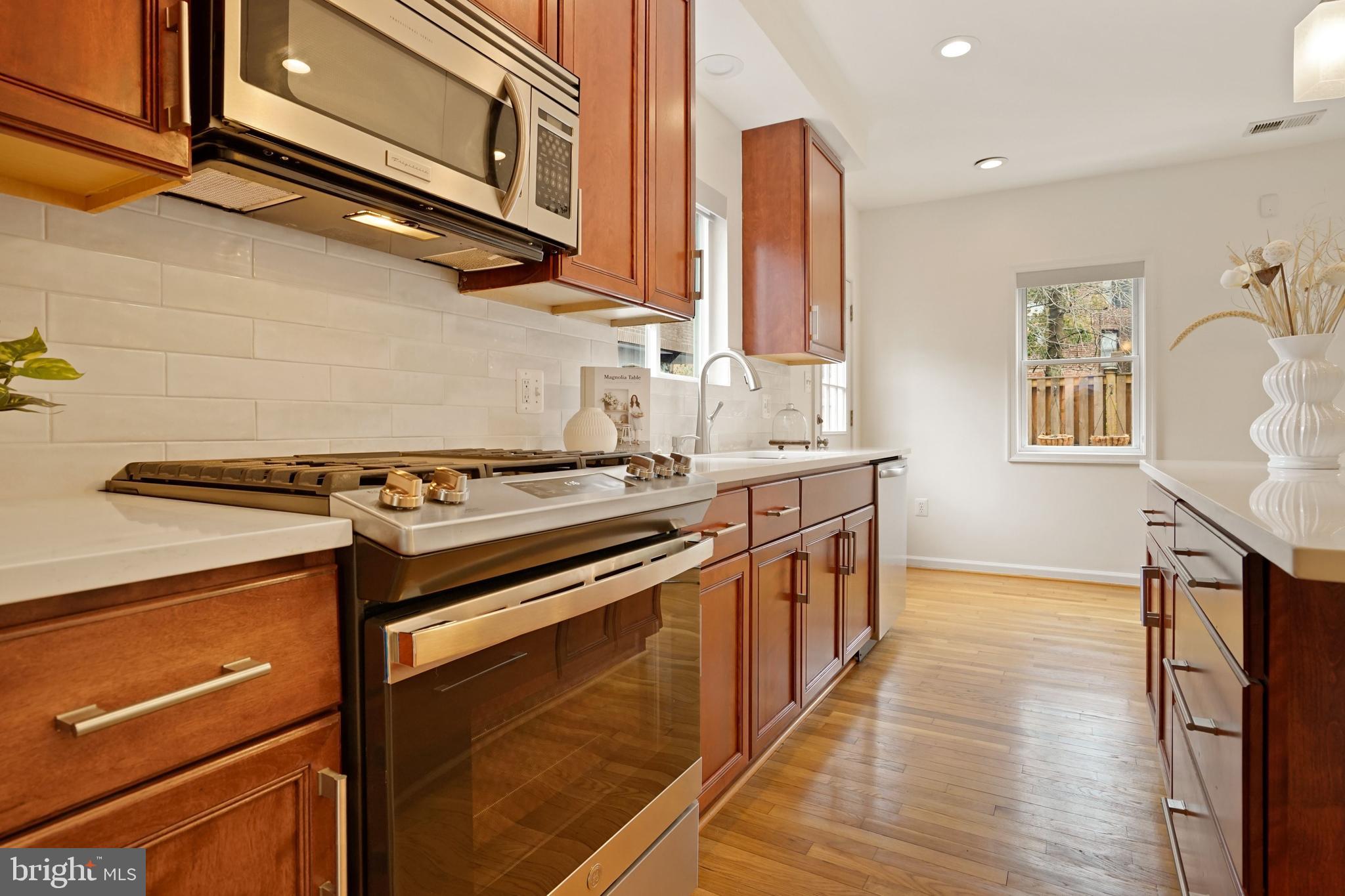 468 Ridge Street Northwest Washington, DC 20001 - Photo 23 of 35