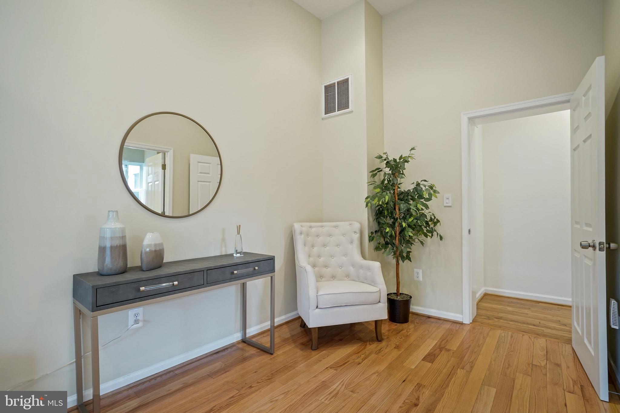 468 Ridge Street Northwest Washington, DC 20001 - Photo 8 of 35