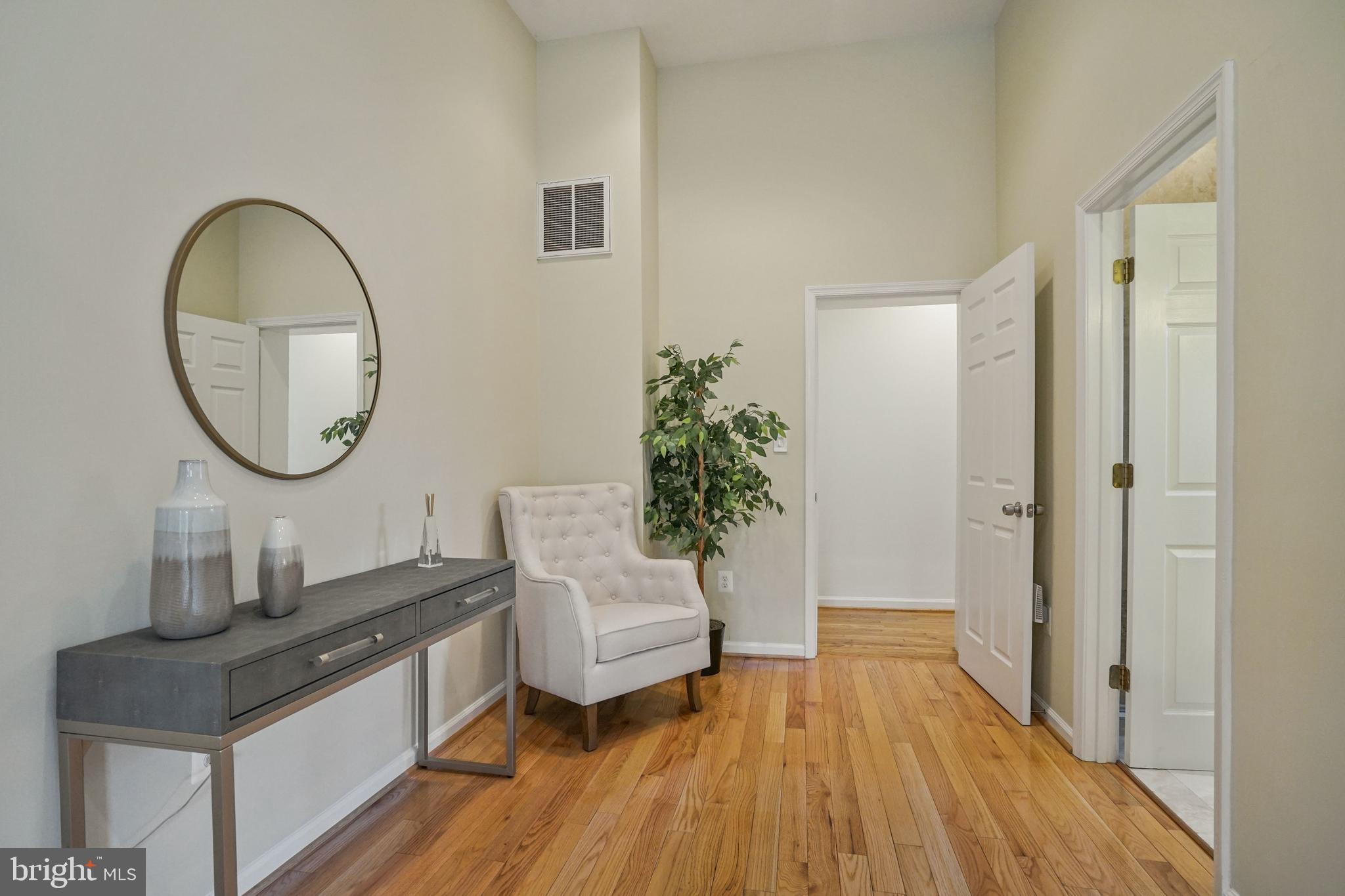 468 Ridge Street Northwest Washington, DC 20001 - Photo 9 of 35