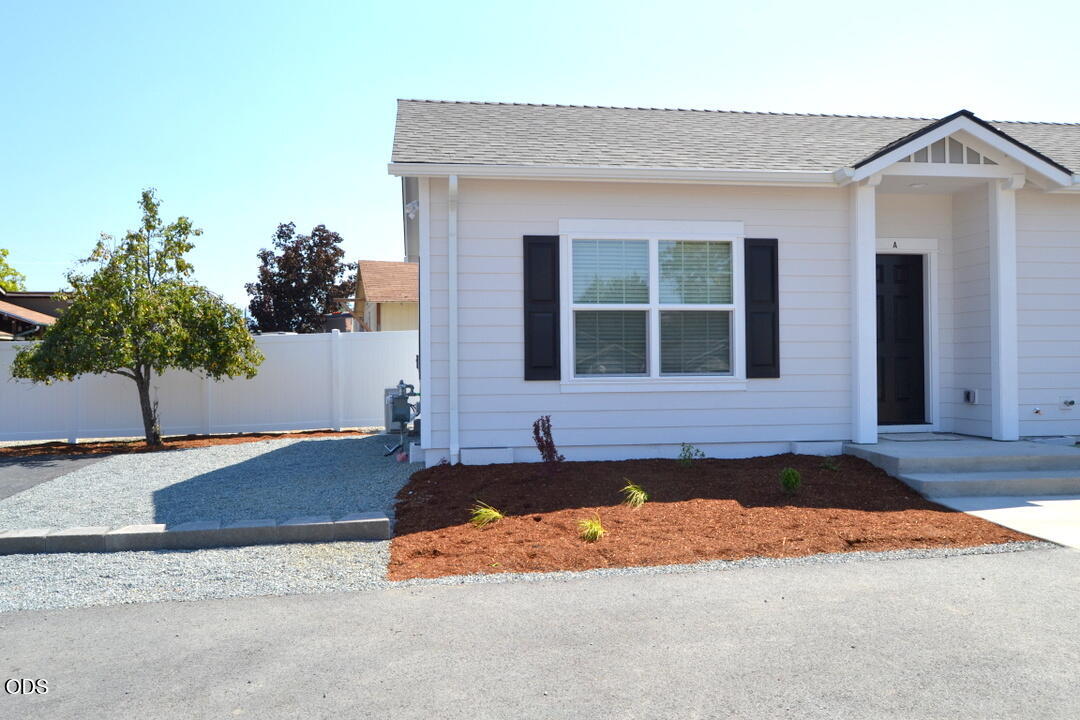 2032 Southwest Allen Creek Road Grants Pass, OR 97527 - Photo 12 of 22 Gallery Image 12