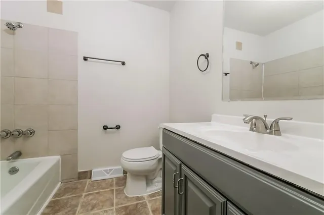 $2,225 | 1009 Southeast Alice Street, Blue Springs, MO 64014