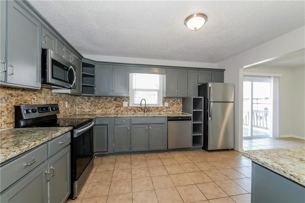 1009 Southeast Alice Street Blue Springs, MO 64014 - Photo 7 of 18