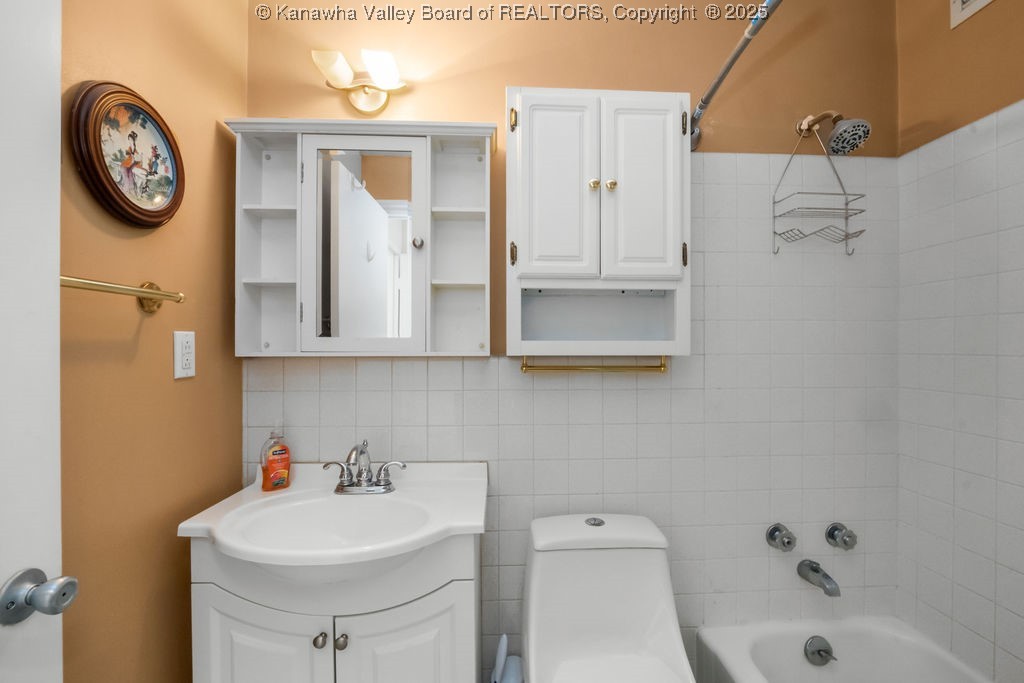 1800 Roundhill Road, Unit 807 Charleston, WV 25314 - Photo 19 of 26 Gallery Image 19