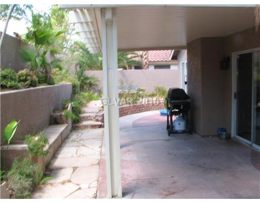 3205 Shallow Point Circle Las Vegas, NV 89117 - Photo 13 of 13 Yard/Garden.