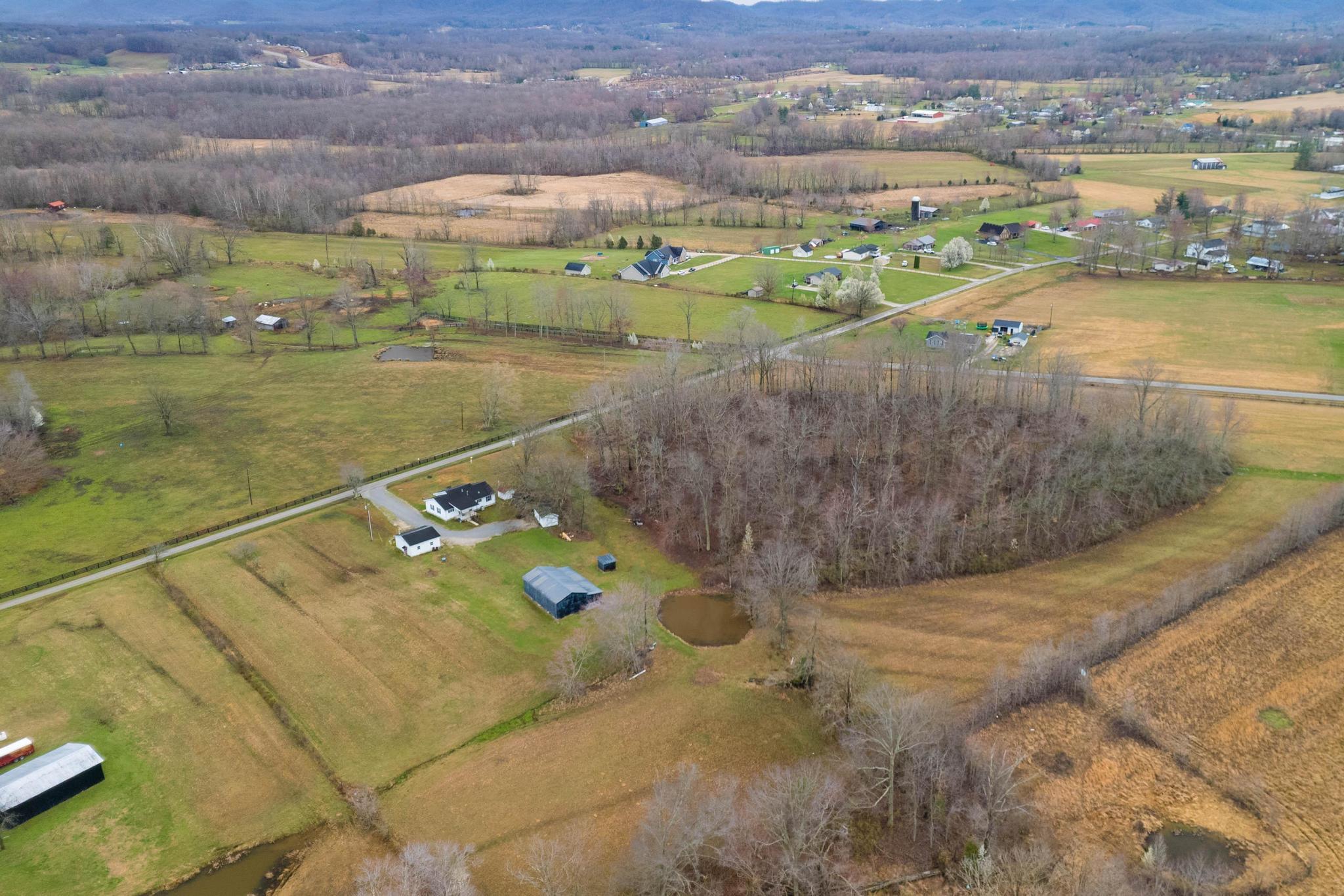 575 Compton Road Jeffersonville, KY 40337 - Photo 37 of 46 DJI_20260316231757_0014_D
