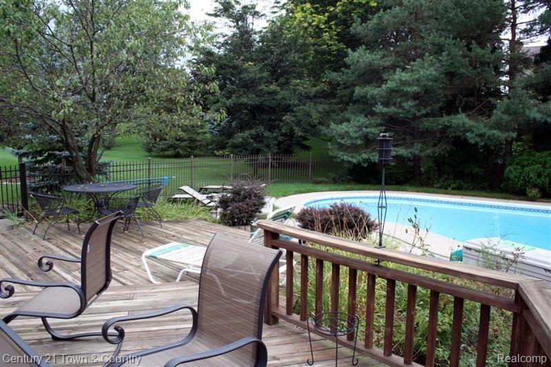 1966 Brookfield Road Rochester, MI 48306 - Photo 9 of 18 Deck View