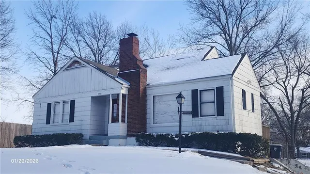 $114,900 | 2421 Northeast Vivion Road, Kansas City, MO 64118