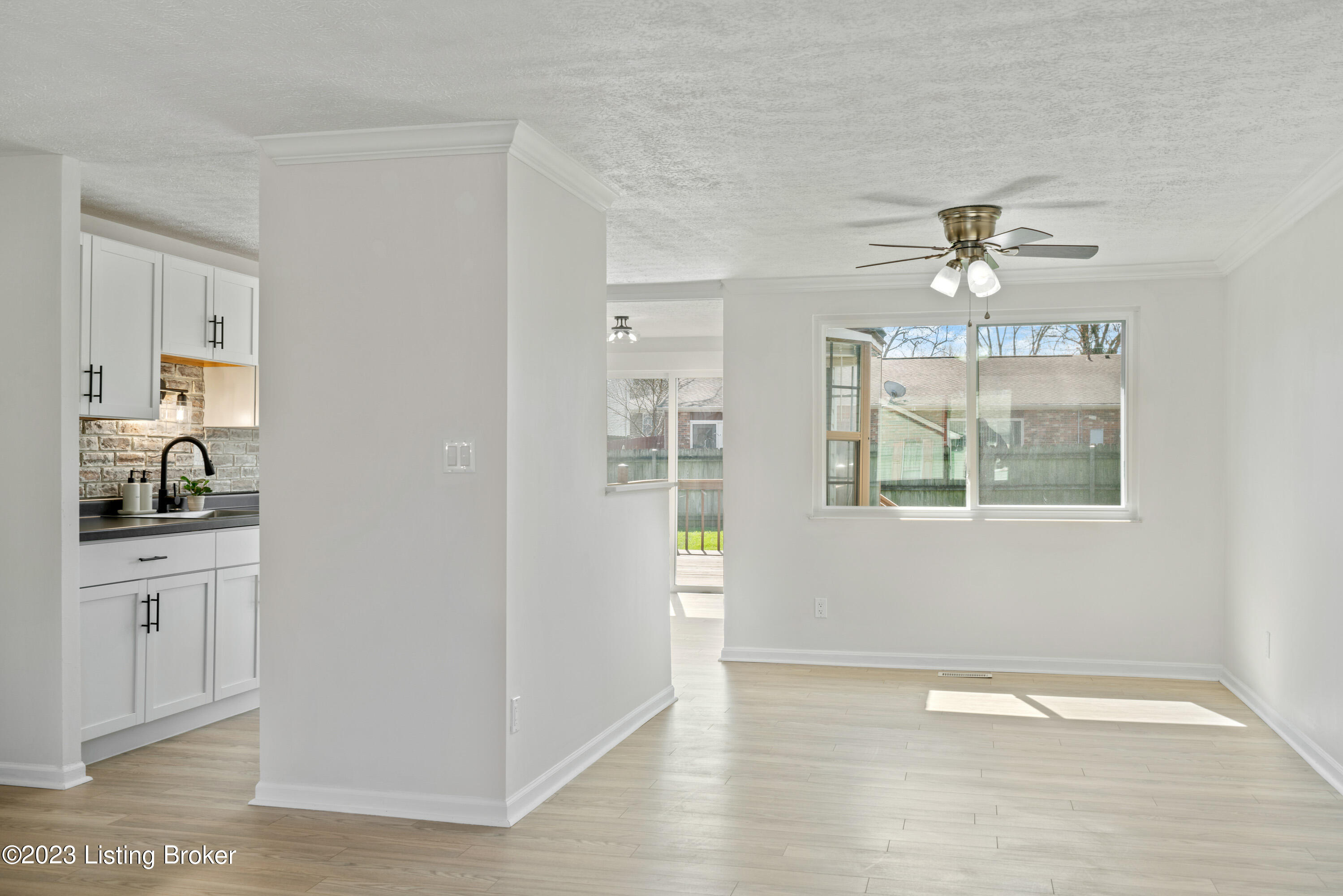 6402 Overton Road Louisville, KY 40228 - Photo 7 of 41 Living Room