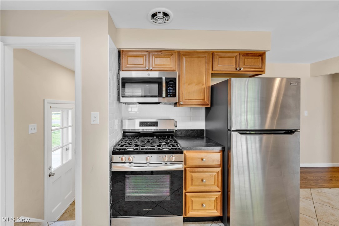 3168 Clague Road North Olmsted, OH 44070 - Photo 10 of 36