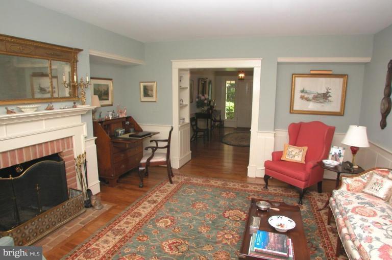 14617 Dover Road Reisterstown, MD 21136 - Photo 3 of 27 Living Room