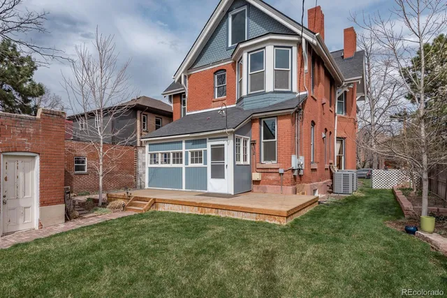 a view of a back yard of the house