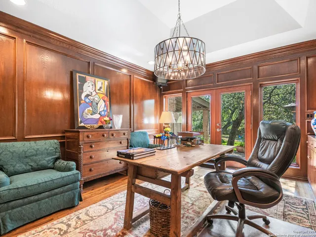 a view of a livingroom with furniture window and outside view
