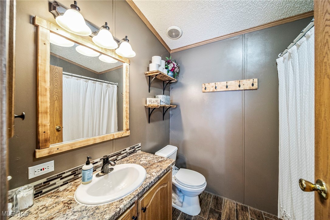 2641 Arthur Road Jefferson, OH 44047 - Photo 17 of 42 Primary Bathroom