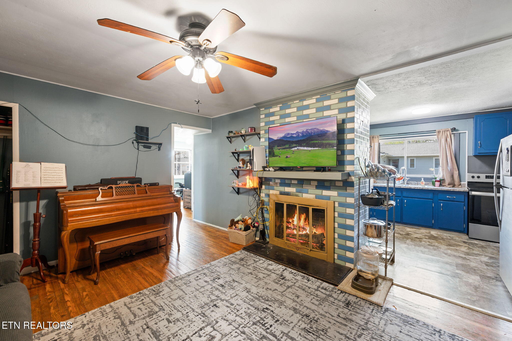 101 Townsend Road Oak Ridge, TN 37830 - Photo 11 of 30 View towards kitchen