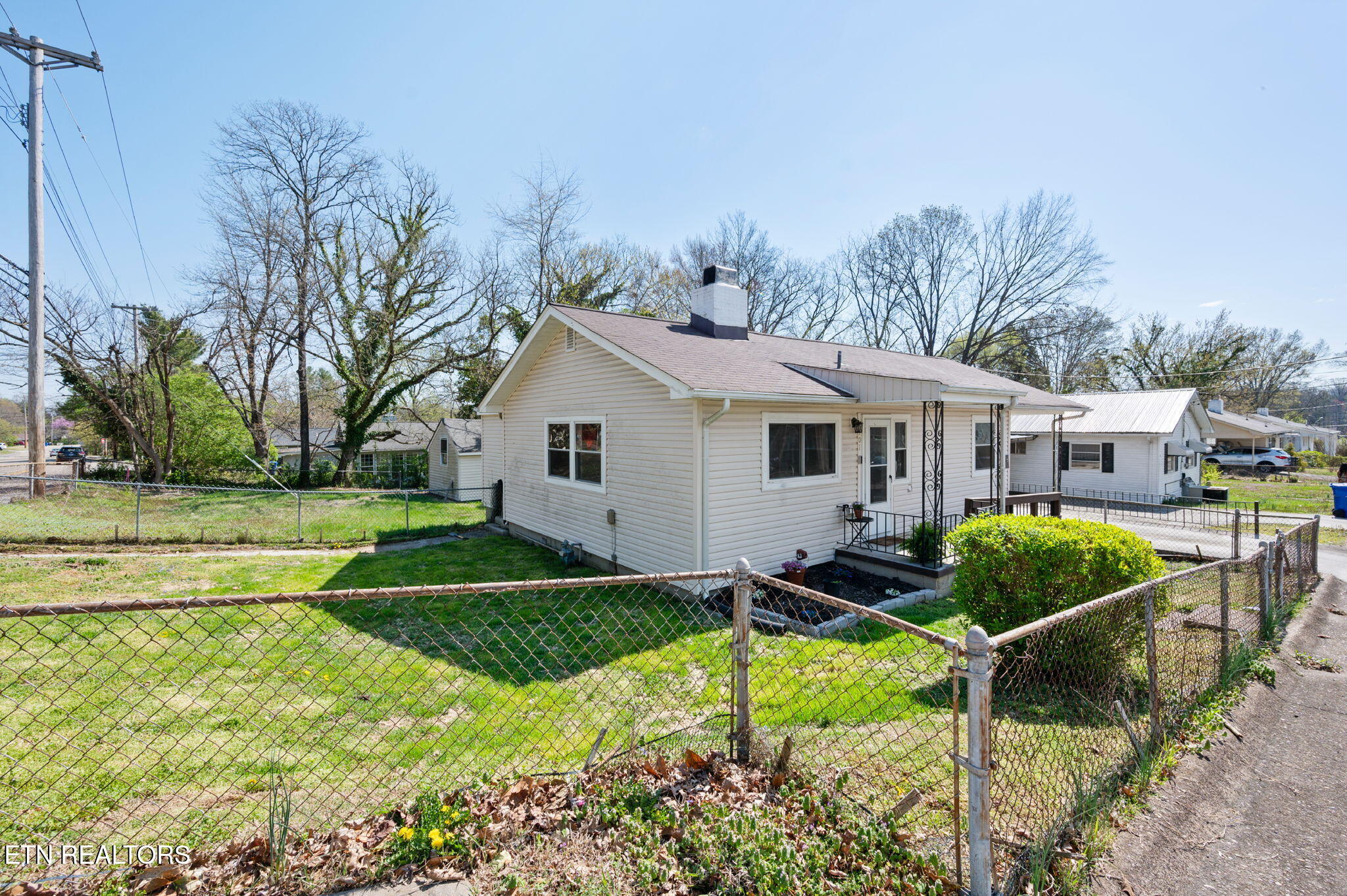 101 Townsend Road Oak Ridge, TN 37830 - Photo 2 of 30 21-web-or-mls-DSC_4462