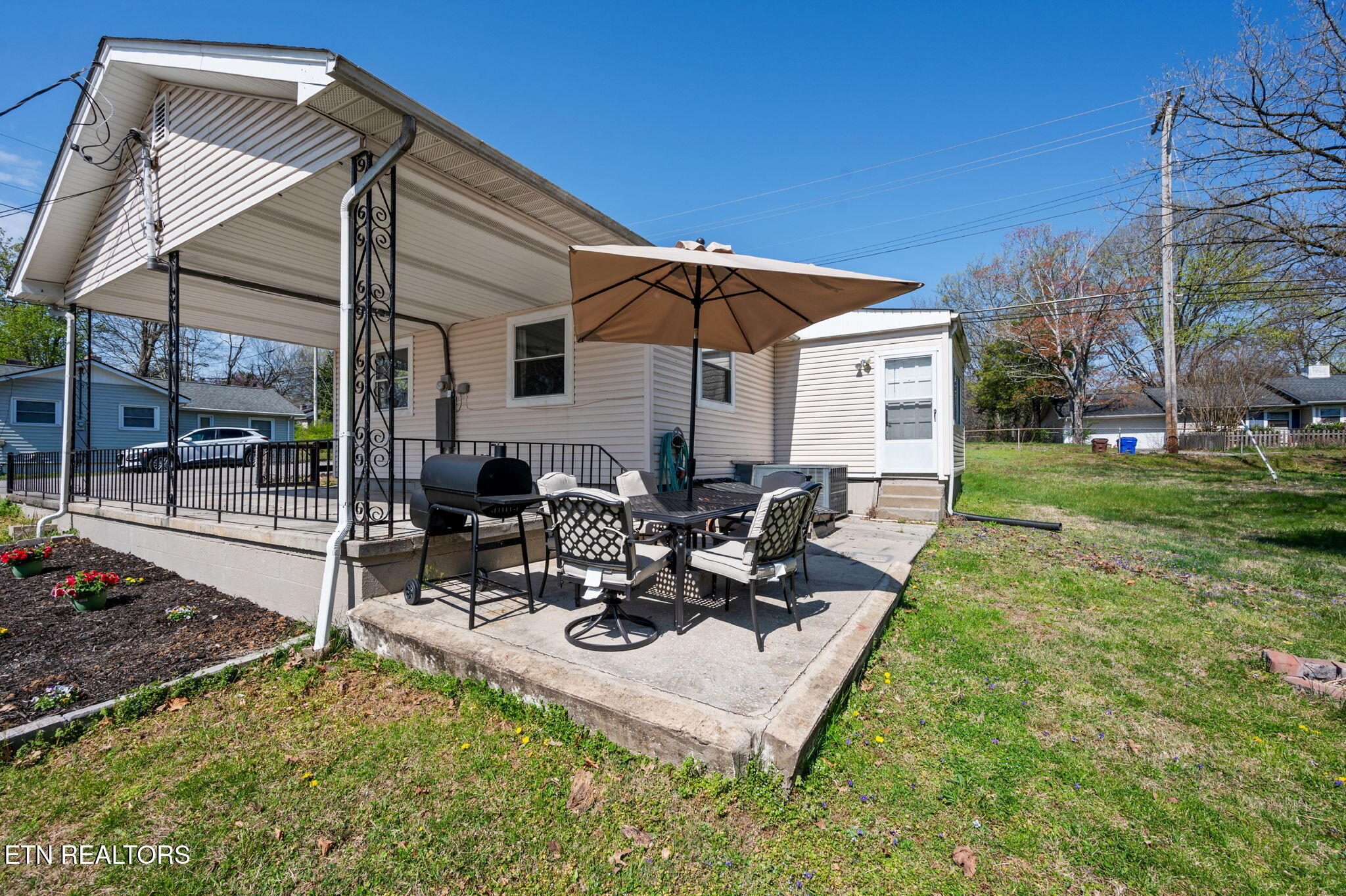 101 Townsend Road Oak Ridge, TN 37830 - Photo 24 of 30 Back patio