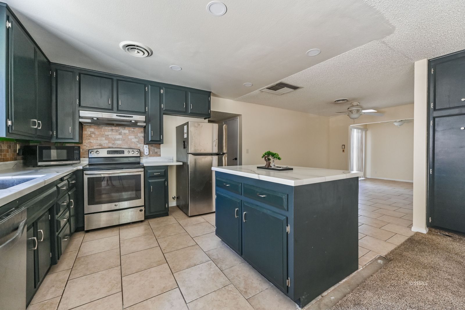 1123 Randall Street Ridgecrest, CA 93555 - Photo 9 of 28