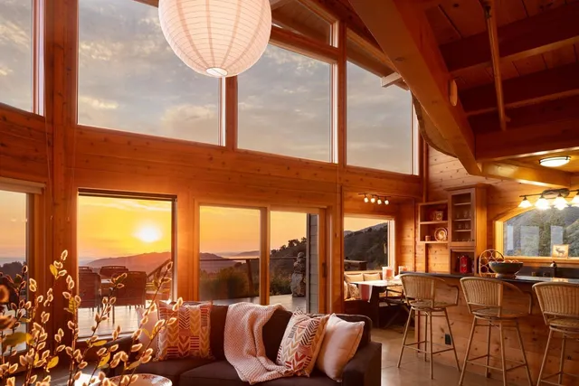 a room with lots of tables and chairs