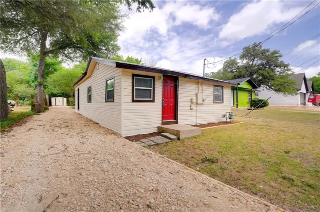 $217,999 | 1007 Johnson Street, Lockhart, TX 78644