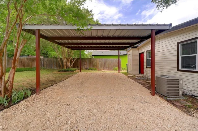 $217,999 | 1007 Johnson Street, Lockhart, TX 78644