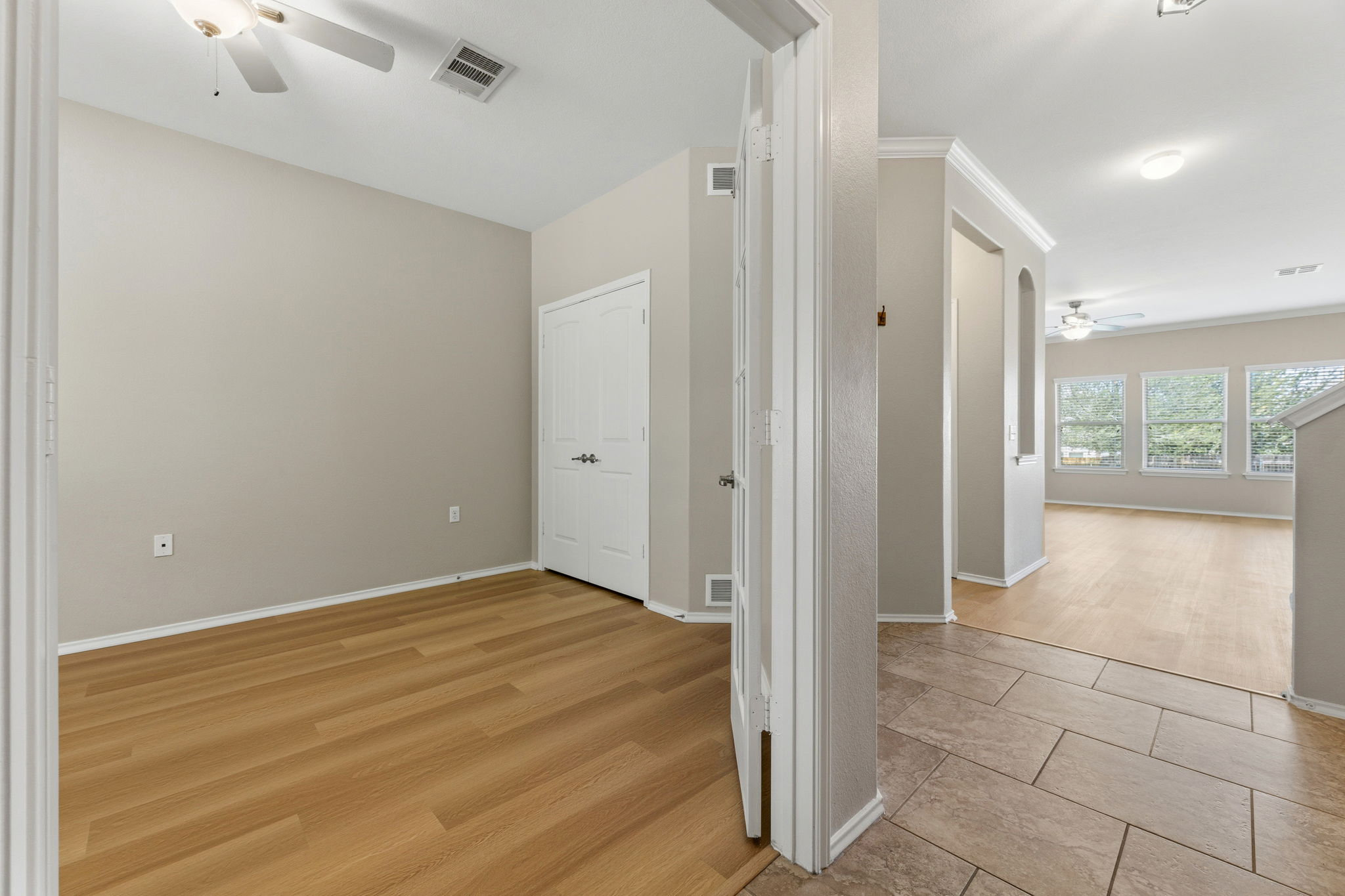 10217 Pinnacle Crest Loop Austin, TX 78747 - Photo 5 of 39