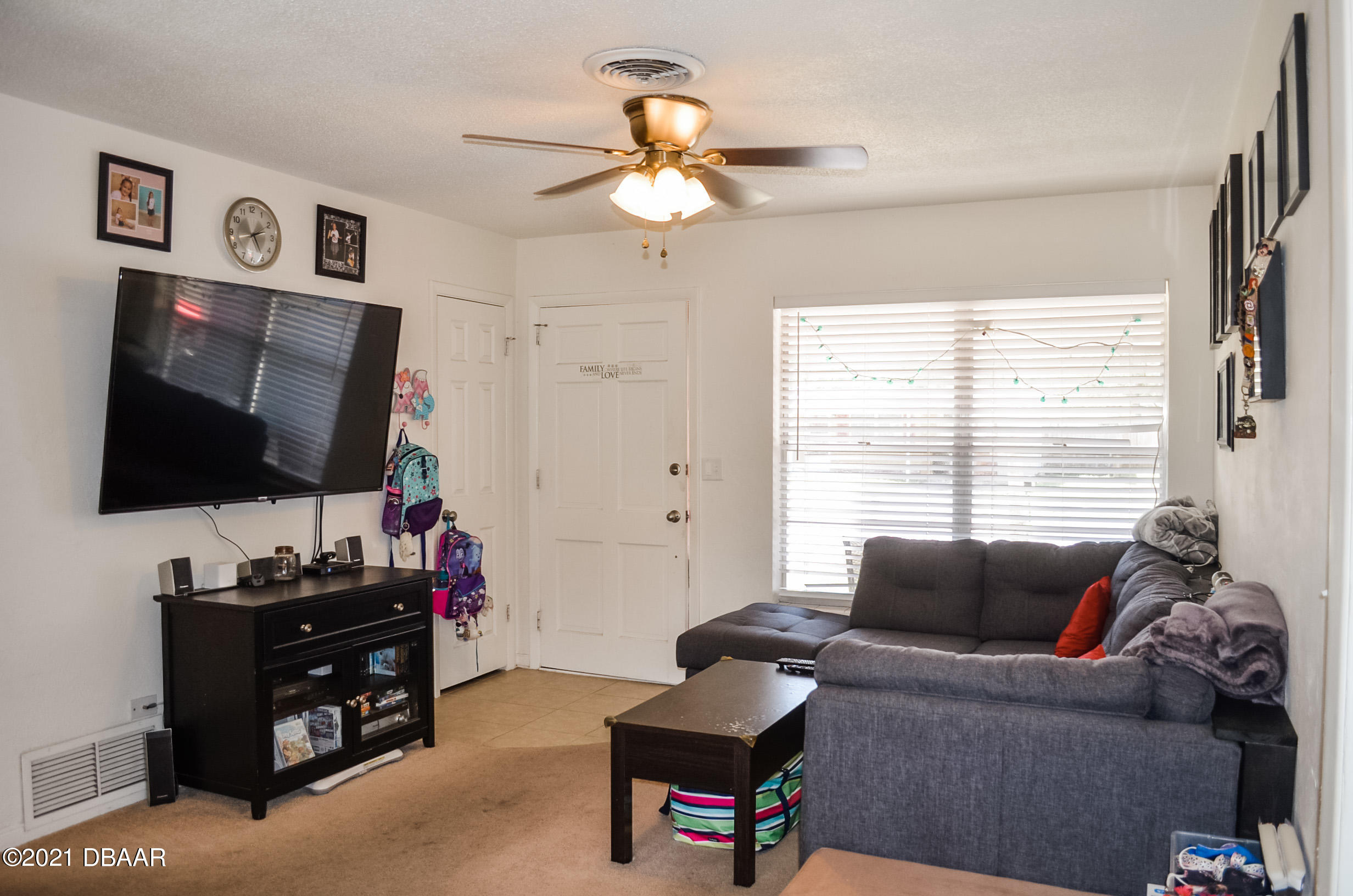 2259 Nottingham Road South Daytona, FL 32119 - Photo 3 of 23 Living Room