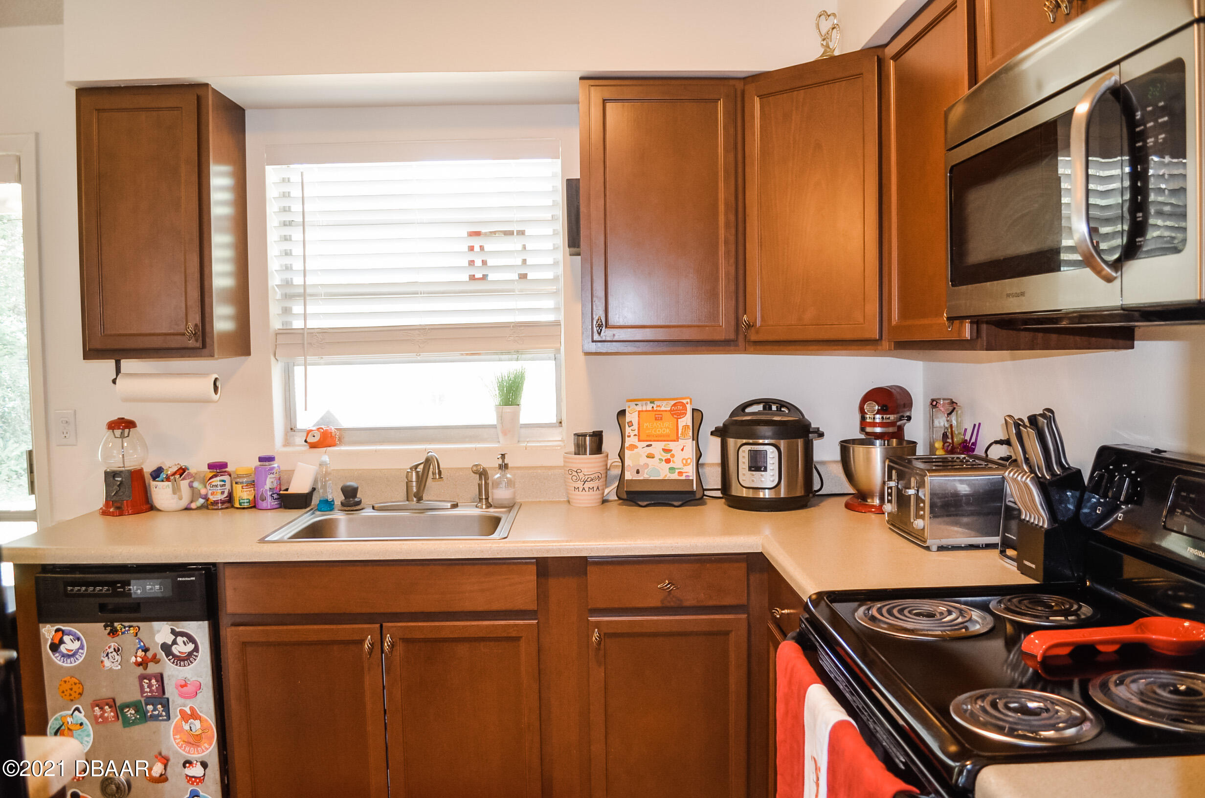 2259 Nottingham Road South Daytona, FL 32119 - Photo 9 of 23 Kitchen