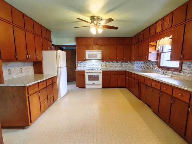 $365,000 | 2585 South Jugtown Road, Mazon, IL 60444