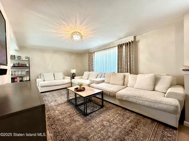 $569,000 | 469-1 Willow Road East, Unit 1 | Westerleigh