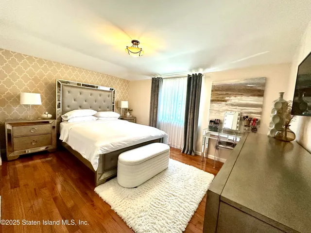 $569,000 | 469-1 Willow Road East, Unit 1 | Westerleigh