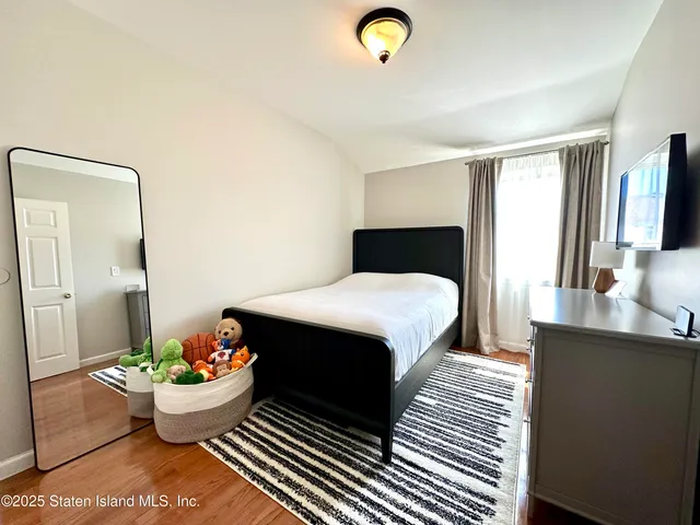 $569,000 | 469-1 Willow Road East, Unit 1 | Westerleigh