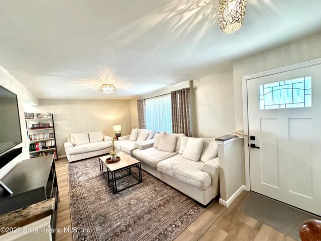 $569,000 | 469-1 Willow Road East, Unit 1 | Westerleigh