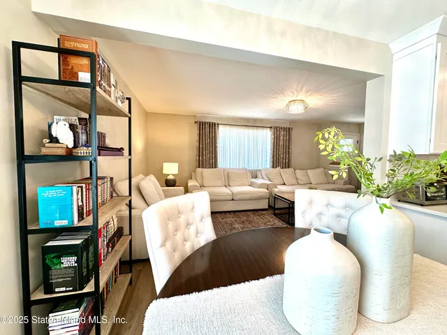 $569,000 | 469-1 Willow Road East, Unit 1 | Westerleigh