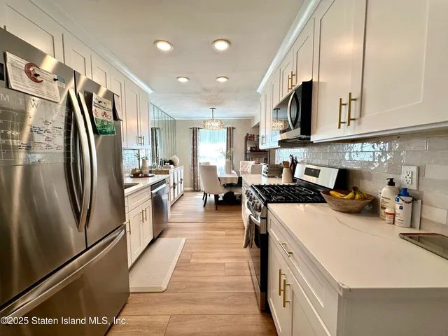 $569,000 | 469-1 Willow Road East, Unit 1 | Westerleigh