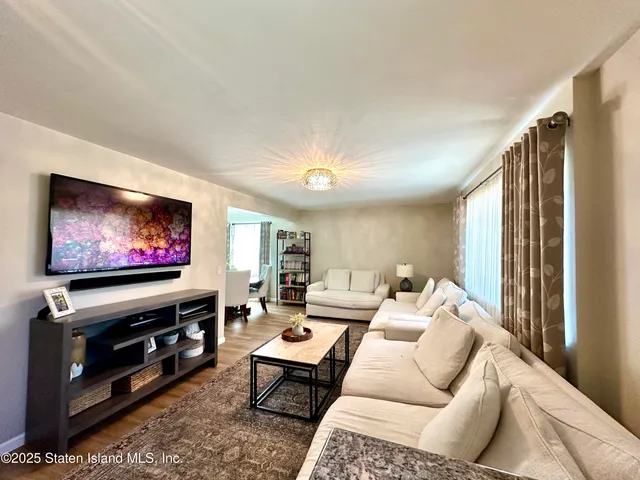 $569,000 | 469-1 Willow Road East, Unit 1 | Westerleigh