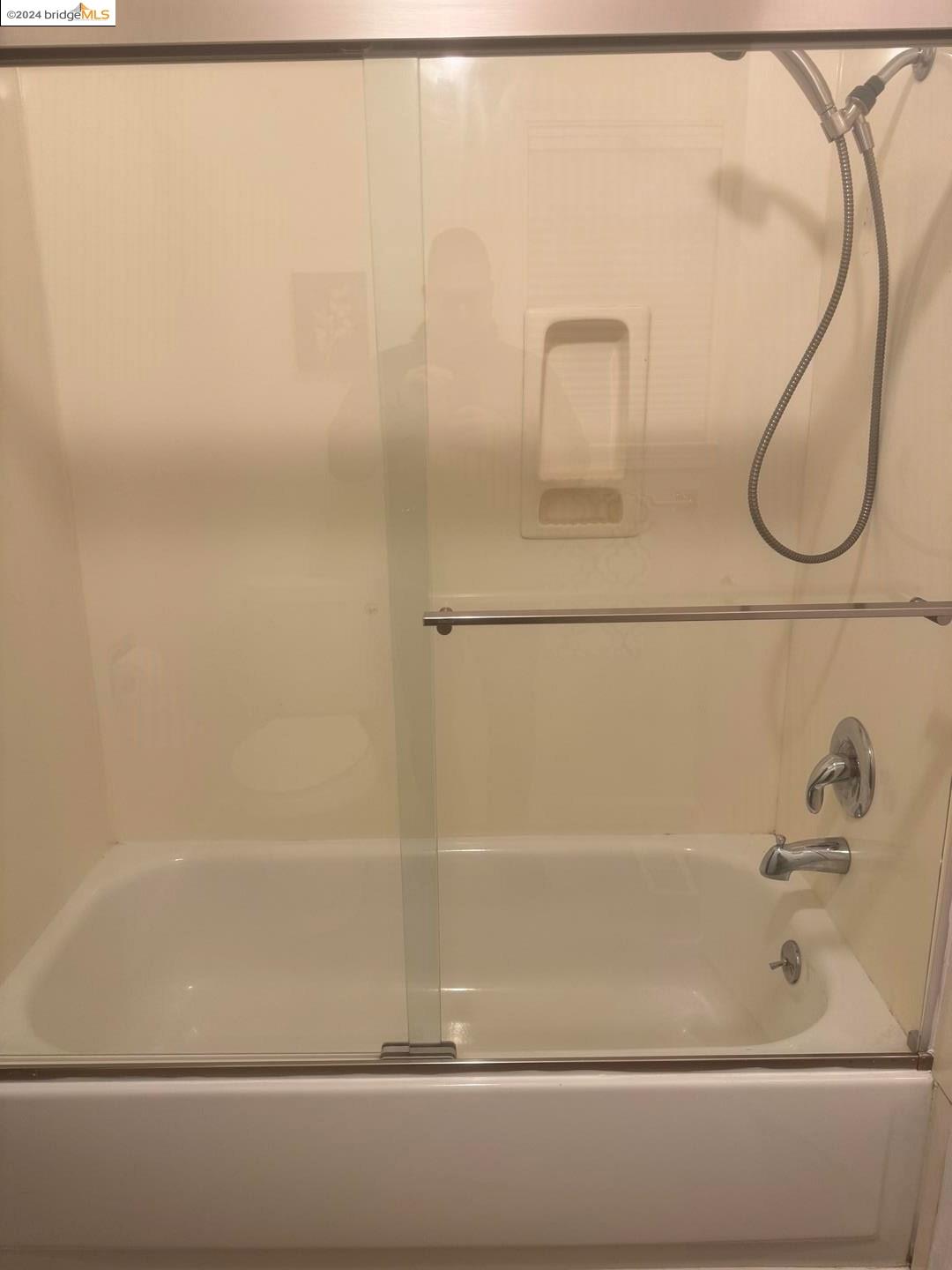 2548 Jones Road, Unit 10 Walnut Creek, CA 94597 - Photo 8 of 10 a bathroom with a bathtub