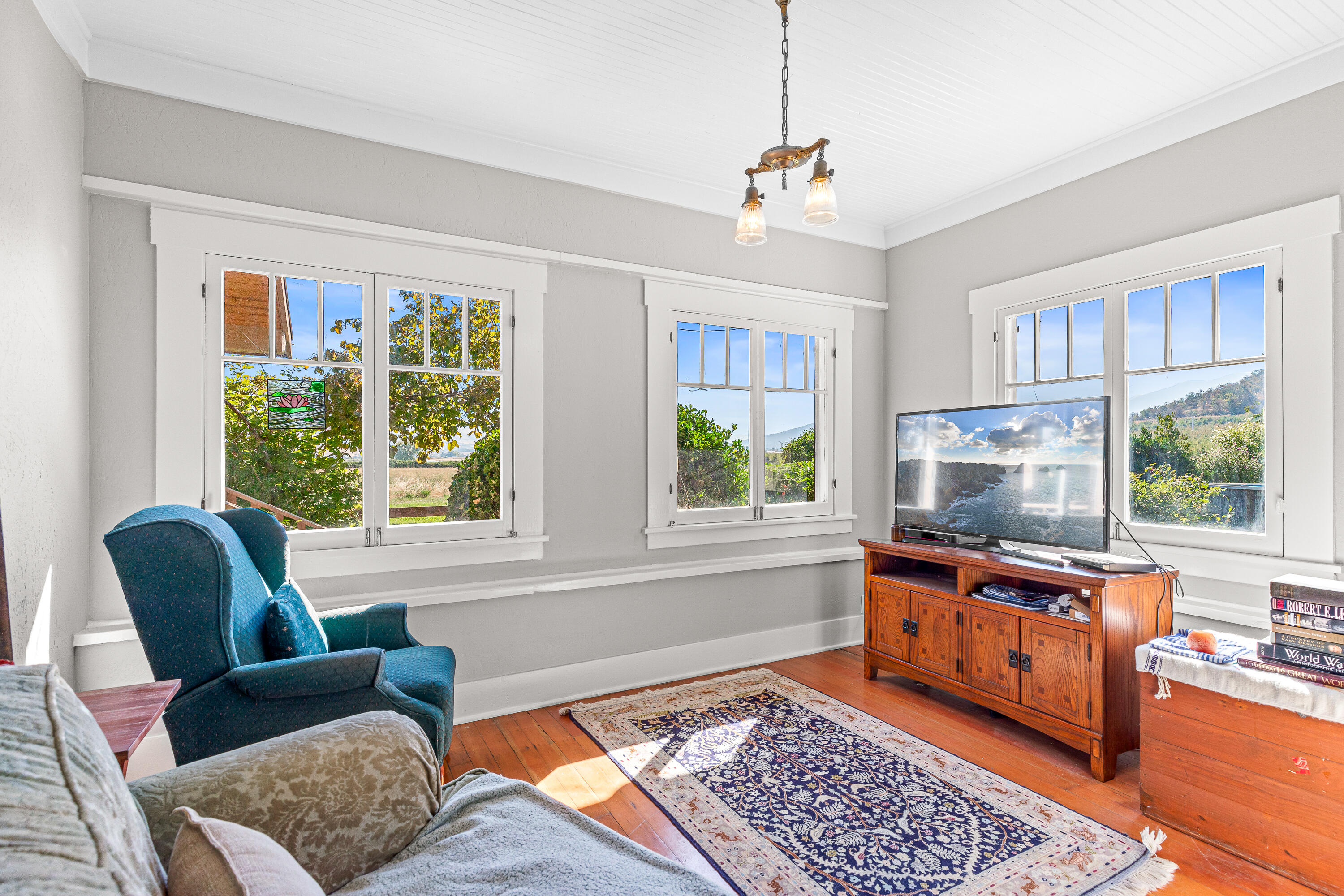 1593 Pioneer Road Talent, OR 97540 - Photo 11 of 50 1593 Pioneer Road, Talent, OR 97540