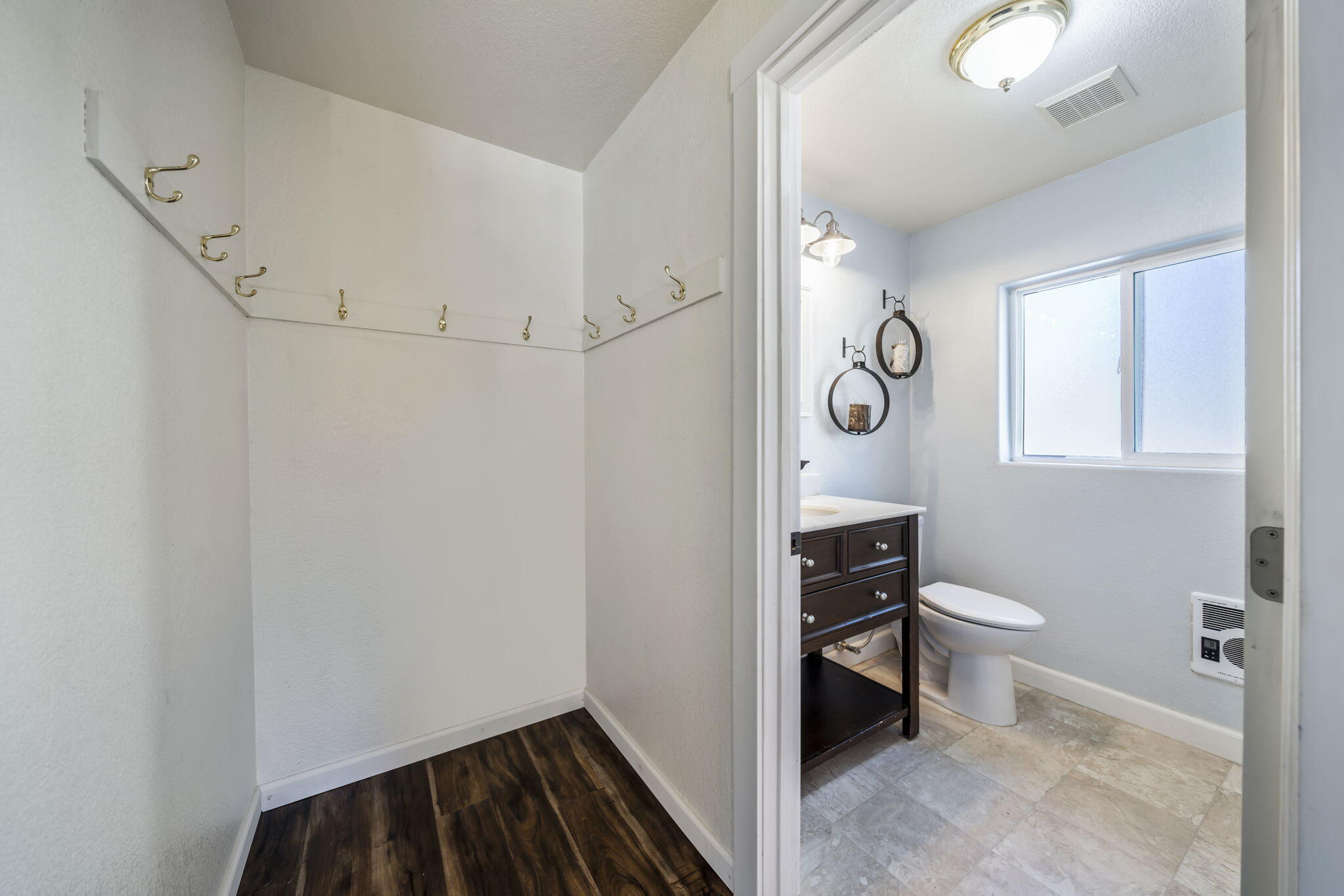 19254 Galen Road Bend, OR 97702 - Photo 50 of 53 Full Bathroom on the main level.