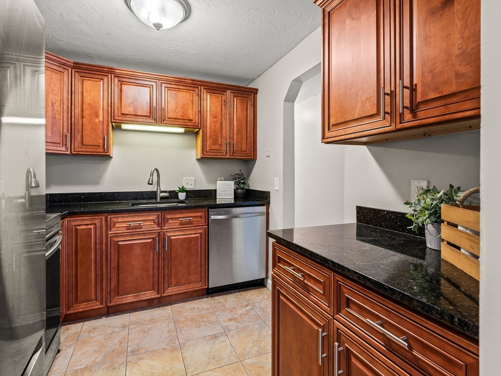 7 Gibbs Street, Unit 4 Worcester, MA 01607 - Photo 1 of 34 Gallery Image 1