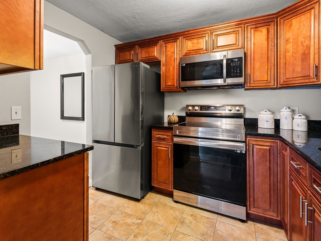 7 Gibbs Street, Unit 4 Worcester, MA 01607 - Photo 11 of 34 Gallery Image 11