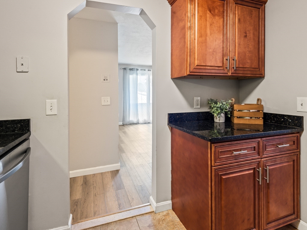 7 Gibbs Street, Unit 4 Worcester, MA 01607 - Photo 12 of 34 Gallery Image 12