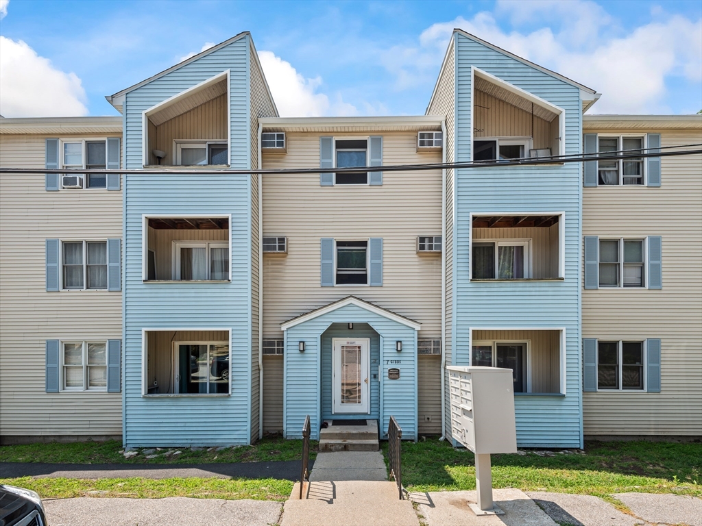 7 Gibbs Street, Unit 4 Worcester, MA 01607 - Photo 3 of 34 Gallery Image 3